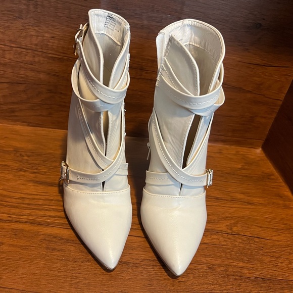 Chic White Heeled Booties - Picture 2 of 9